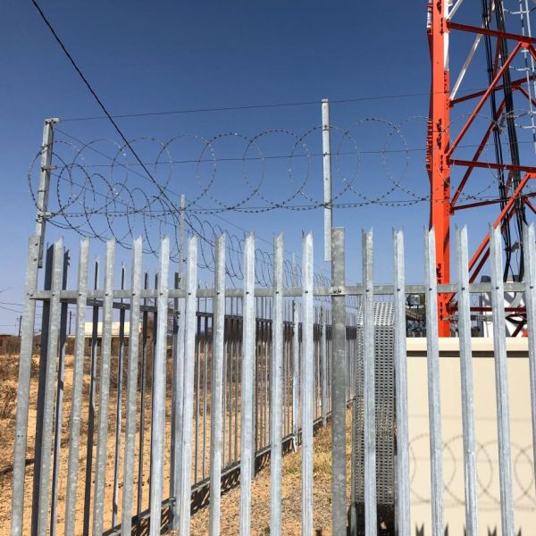 O mergulho Q235 quente galvanizou a torre de aço para a telecomunicação RDU RDS