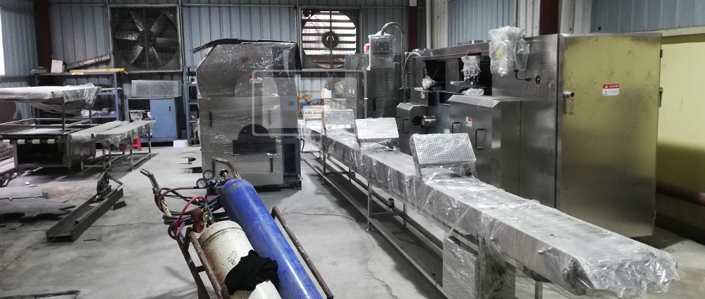 Прибор автоматического конуса sleeving регулируемый для различного размера рукава конуса мороженого