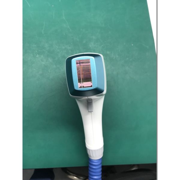 оборудование красоты удаления волос наивысшей мощности машины лазера 1500В 810нм ИПЛ