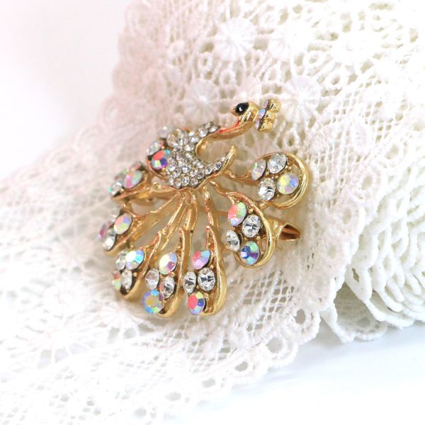 Hollow Out Fashion Brooch Pin Gold Peacock Open Screen Shape OEM