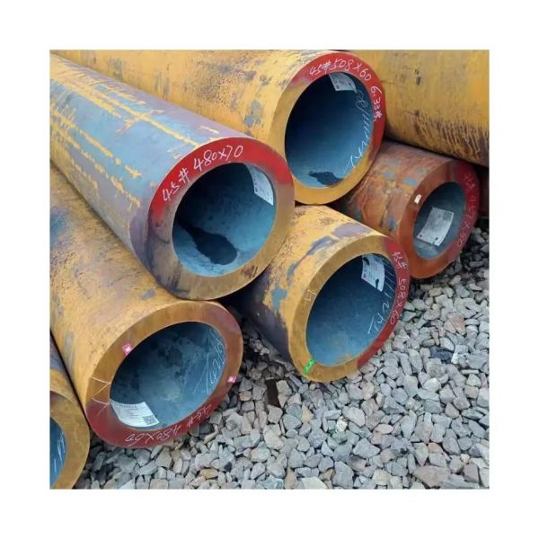 Oiled Seamless Steel Pipe Equipped with Plastic Pipe Cap End Protector Providing Strength and Corrosion Protection