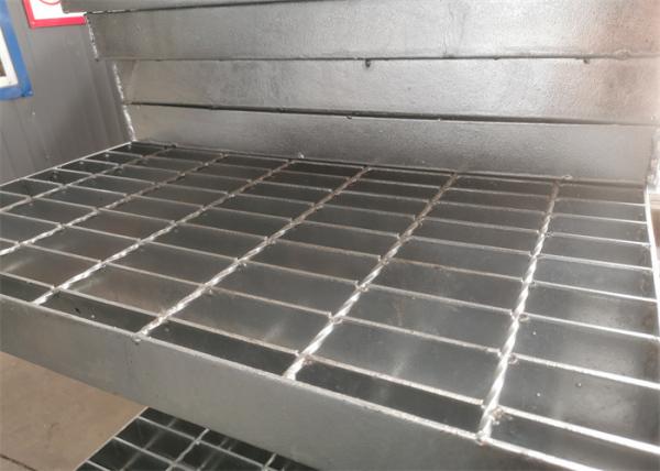 Anti Skid Low Carbon Steel Grating Plate 65x5mm For Stadium Drains