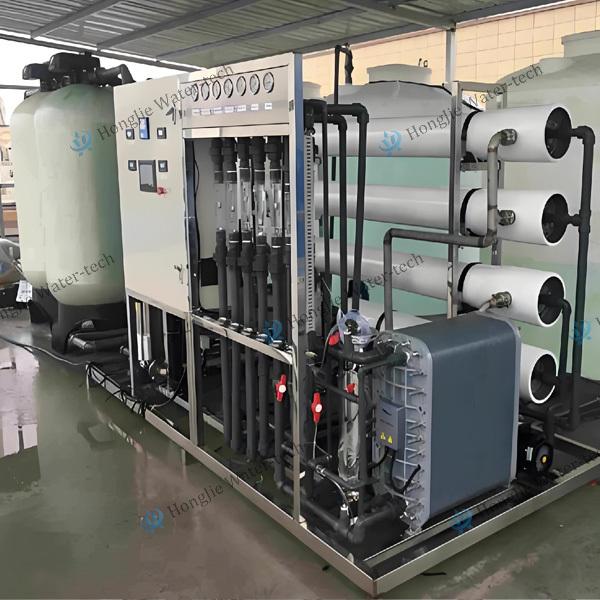 Équipement de purification d'eau ultrapure avec technologie RO & EDI avancée