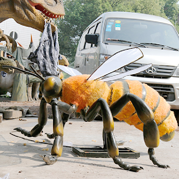 Giant Size Animatronic Insects Honey Bee Animatronic Wasp Realistic Speciman Model