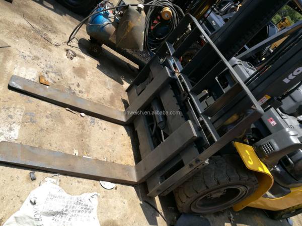 Secondhand Komatsu Original Japan Forklift Truck 3 Ton Used Diesel FD30 FD80 FD50 Forklift