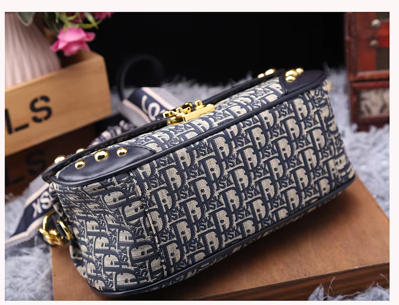 Stylish Fashionable Elephant Pattern Crossbody Bag for Women Made of Durable PVC Leather