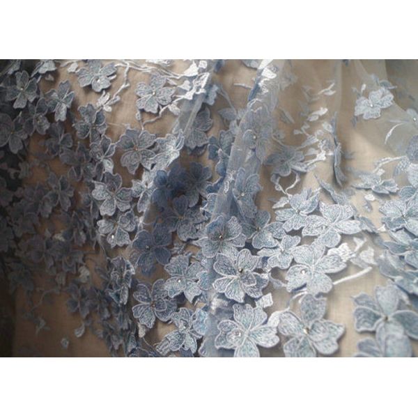 Le tissu de dentelle de Tulle de broderie de bleu royal avec 3D fleurit pour le