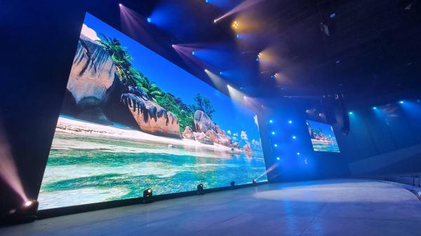 ODM 16Bit HD Fine Small Fine Pitch Led Display Video P1.2 P1.5 P1.8