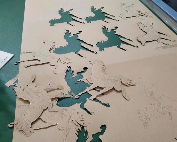 1500*900mm padrão de vestuário cartão kraft cartão branco cortador de papel com impressora a jato de tinta