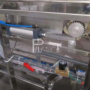 Sus 316 machine de remplissage de cruche du gallon 3 200BPH avec la porte-bouteilles