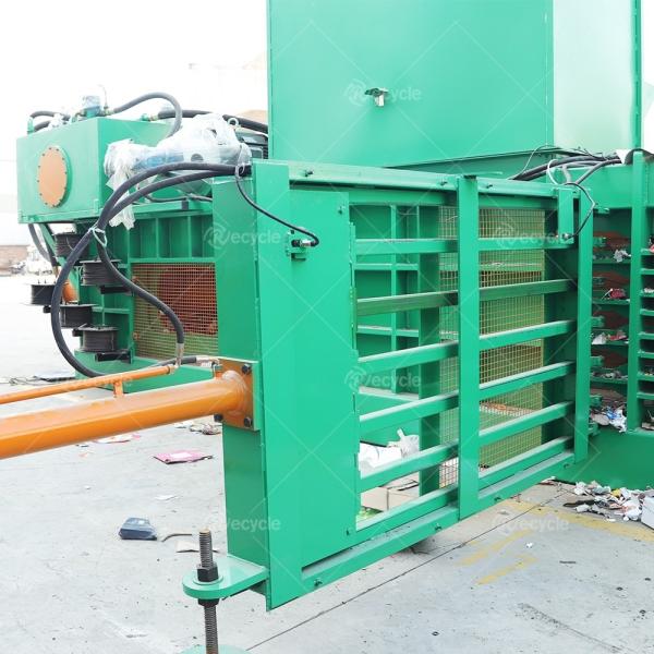 Reciclagem de resíduos metálicos com compactador automático hidráulico horizontal