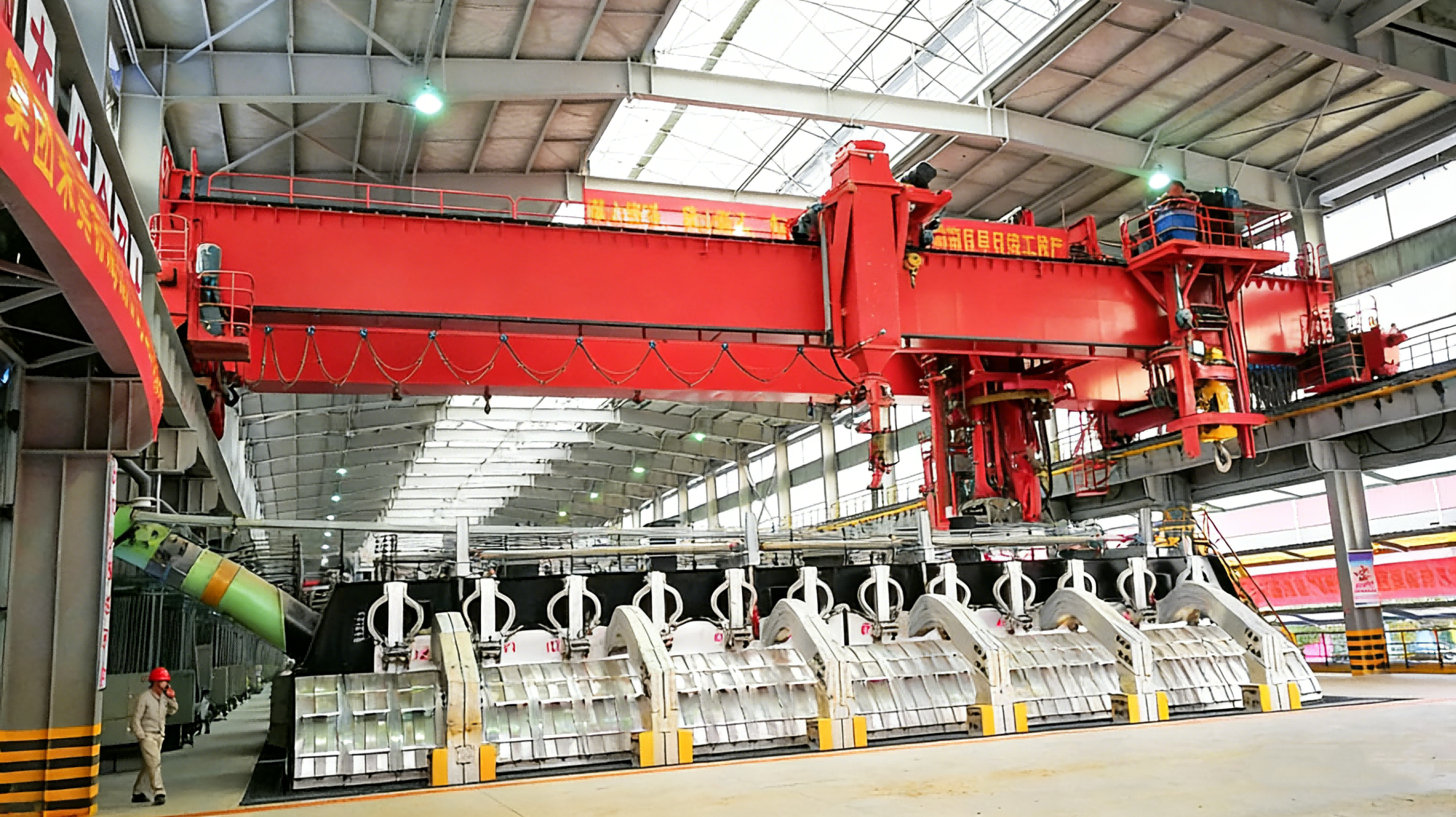 High Temperature Resistant Multifunctional Pot Tending Crane for Aluminum Electrolysis Workshop