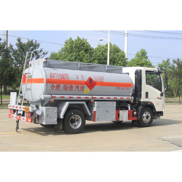 HOWO 4x2 Oil Tanker Truck 6T Flammable Liquid Transport Vehicle Fuel Dispensing