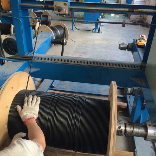 Cable de fibra óptica al aire libre