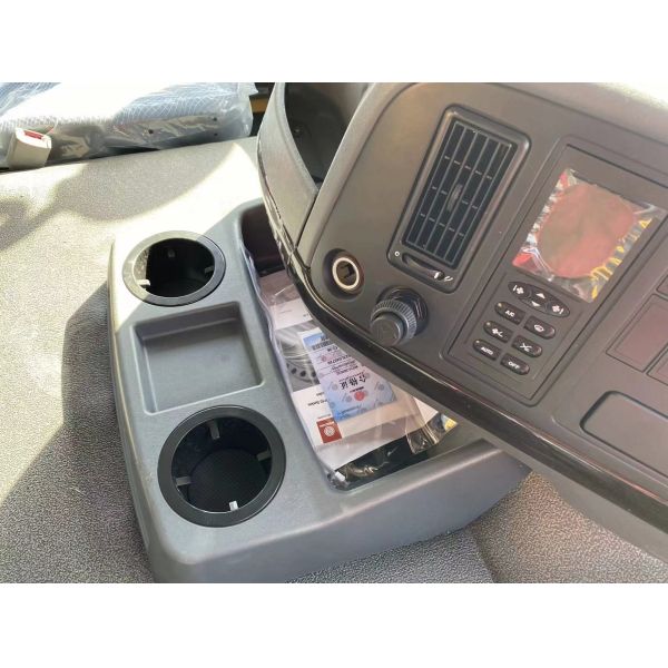 Howo Sino Truck 2023 Желтый цвет 6*4 Режим привода Weichai 380hp Правый руль совершенно новый