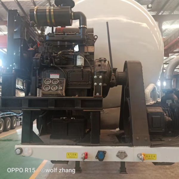 Low-density Powder Material Transportation Semi-trailer Horizontal Powder tank Semi-trailer