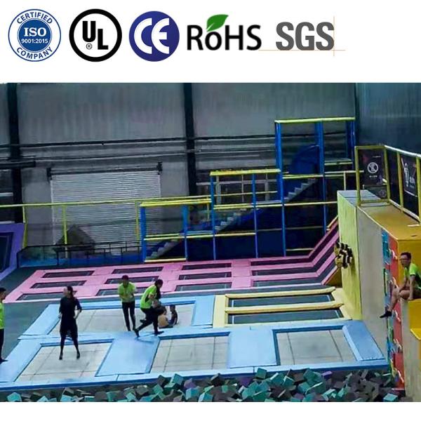 Parc de trampolines sur le thème de la jungle avec filet de protection pour divertissement intérieur