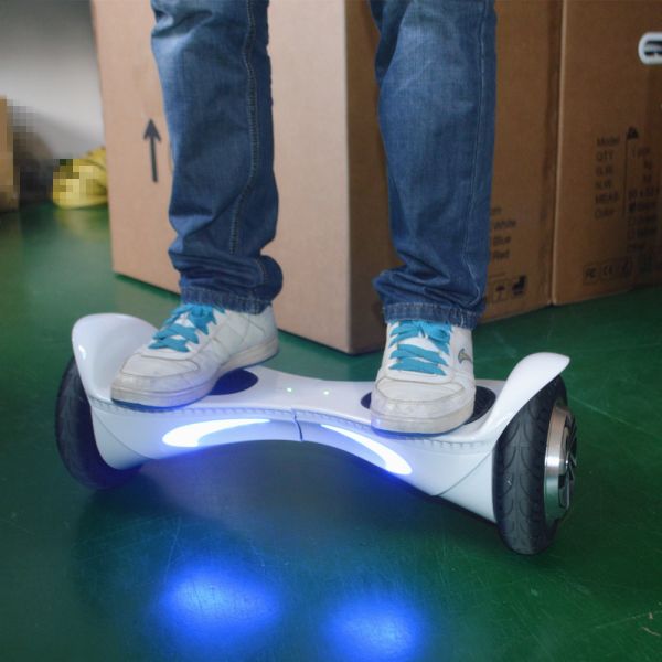 2 Chanel Self Balance Bluetooth Scooter Hovering Board 6.5 Inch / 8 Inch Tire
