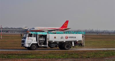 Caminhão de combustível poderoso do aeroporto dos veículos com rodas 4x4 6, reboque móvel 10000L do combustível de aviação