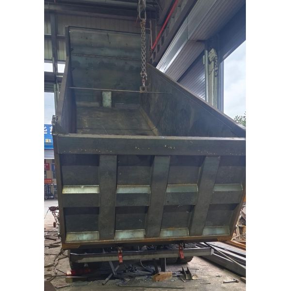 6 цилиндров Sinotruck Howo 6X4 Tipper Dumper Tipping Truck с грузовым баком 5,3-6,2 М