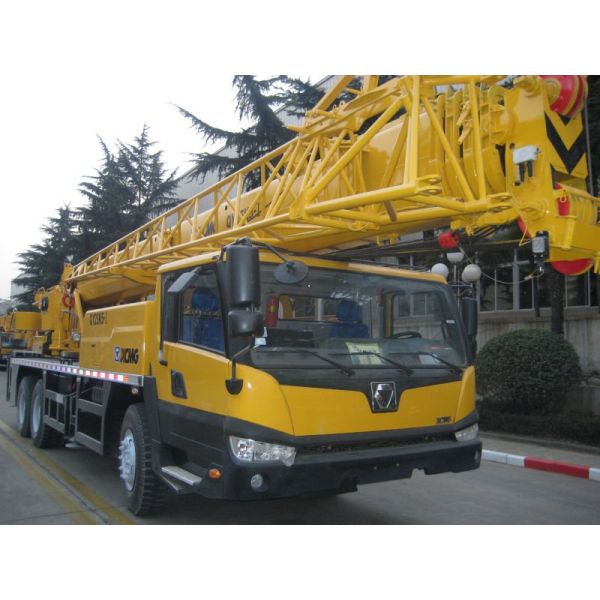 Mobile Truck Crane , Large Truck Mounted Crane With Big Torque Starting Point