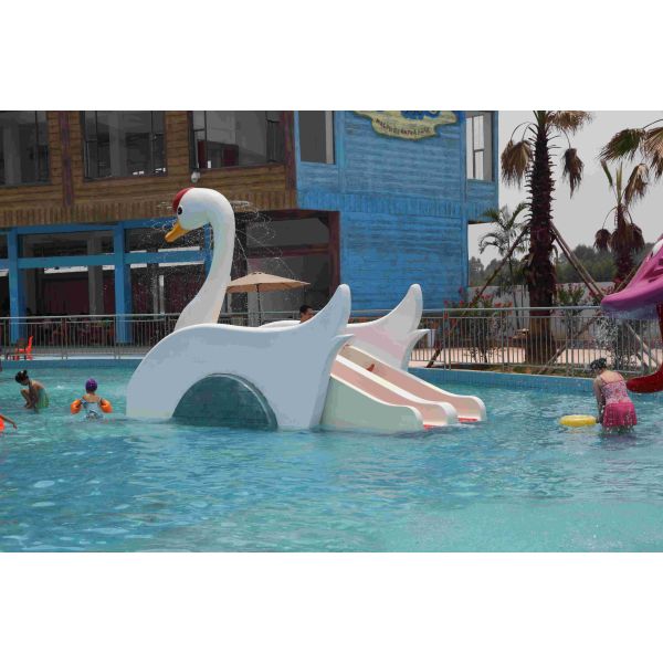 Лебедь оборудования парка воды малый ягнится скольжение воды, скольжения бассеина воды стеклоткани для малышей