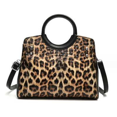 Large Capacity Women Shoulder Handbag Leopard Printed Fashionable Shoulder Bag