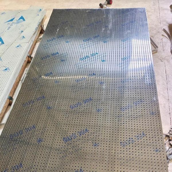 Perforated Stainless Steel Metal Sheet Plate SUS304 SUS316L SUS310S SS Sheet With Holes