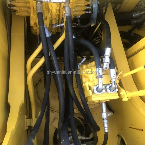 20253 kg Poids de fonctionnement Excavateur Komatsu PC200-7 utilisé avec soupape hydraulique d'origine