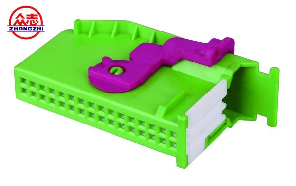 Plastic 32 Pin  Automotive Wire Connectors Female With Clip Green Color