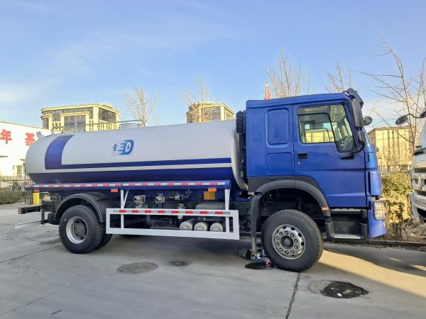 SINOTRUK HOWO Water Tank Truck 4x2 RHD 300HP 10CBM For Durable Water Transportation