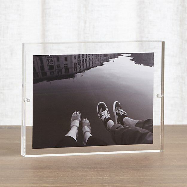 Clear Transparent 5x7 Acrylic Photo Frame Magnetic Closure For Secure Display