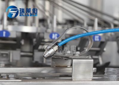 La machine de remplissage en plastique de l'eau de saveur de bouteille pour le jus/a carbonaté la boisson