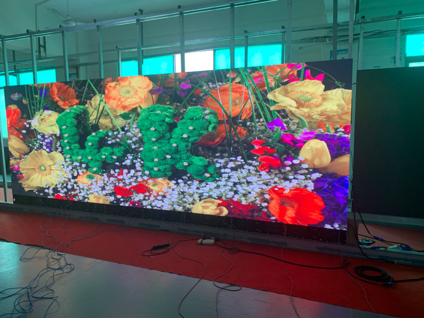 300x168.75mm Module Size Small Pixel Pitch LED Display Full Color Providing Performance and Low Maintenance Requirements