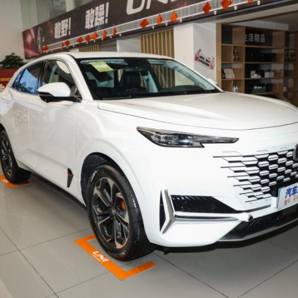 Carros usados pretos brancos de Changan uni K SUV dos carros de EV populares