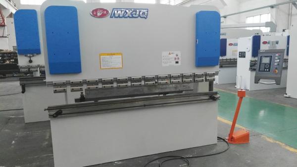 Press Brake Dies NC Hydraulic Sheet Metal Press Brake Machine 630 KN Bending