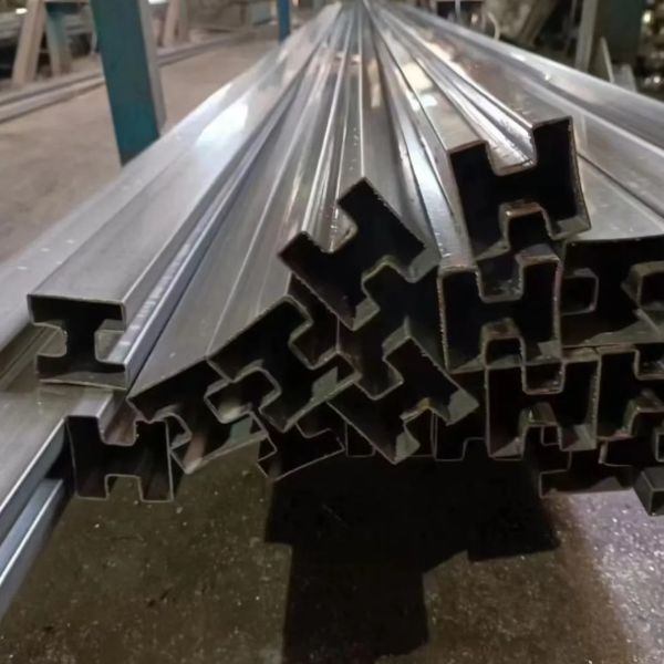 Irregular Welded Stainless Steel Pipe Diameter 10mm-1219mm Decorative Steel Tube