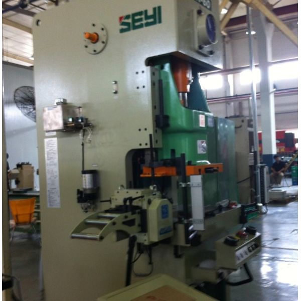 Auto Buckle Pressing Line Nc Servo Roll Feeder Precision Press Feeding Equipment