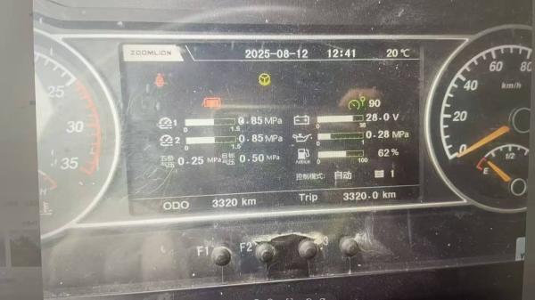 Grúa autocargante Zoomlion ZTC1100V7-1 de 110 toneladas de 2023, pluma de 75 m