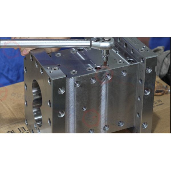 High-Torque Twin Screw Extruder Barrel with Bimetallic Alloy Liner and Modular Construction for Plastic Compounding