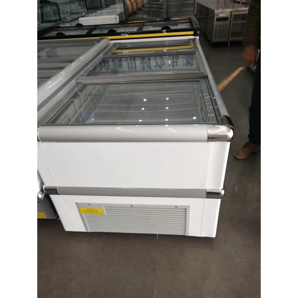 866L Supermarket Island Freezer