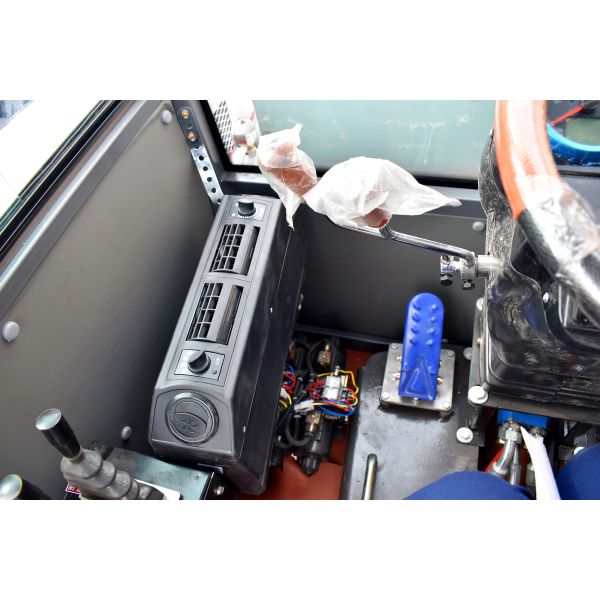 1m3 Concrete Boom Pump Truck YunNei 490 Supercharged Engine