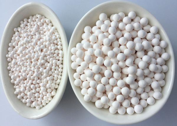 Esferas de cerâmica de alumínio ativado Densidade a granel 0,68 - 0,72 G/Cm3 Baixa absorção de água