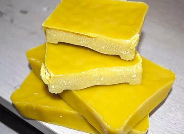 Oxidation Resistance Light Yellow Pure Beeswax Blocks For Lipstick Hair Oil