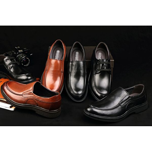 zapatos comerciales con suela suave, zapatos de manejo de piel marrón.