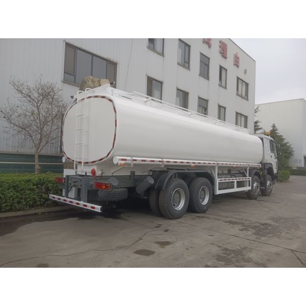 SINOTRUK HOWO Red 371HP 8×4 12Wheels High Capacity Oil Tank Truck 30CBM