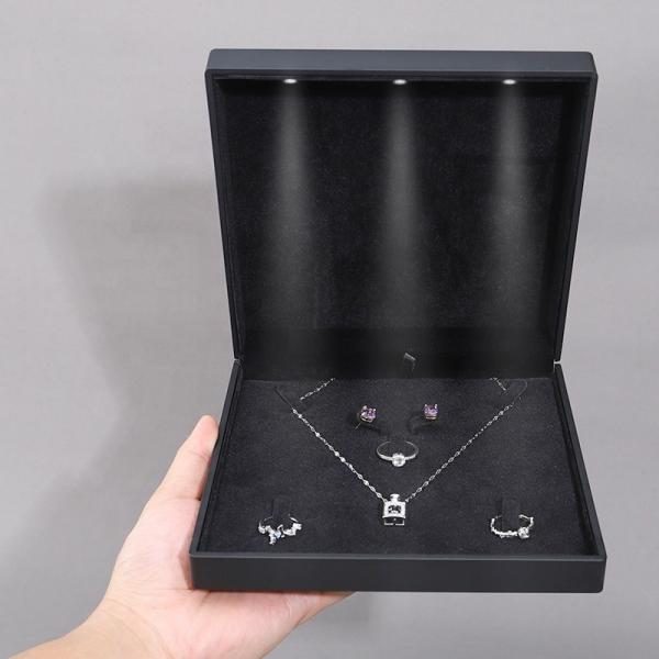 China manufacturing Wholesale high quality Led Jewellery box Packaging Necklace Bracelet Ring Jewelry Box Custom logo High End Black Plastic Led Jewelry Box with Light