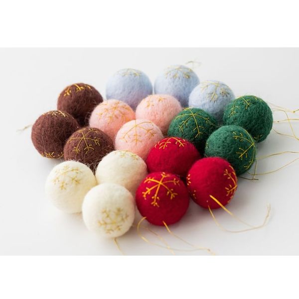 Pure Color 4 Cm Felt Balls , Felted Wool Balls Diy Circle Snow Pattern