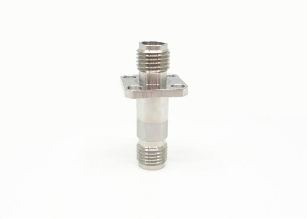 Les trous de l'adaptateur 4 de l'acier inoxydable l'onde millimétrique directement 2.4mm rf brident femelle à la femelle