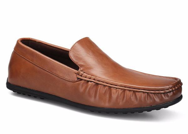 Deslizamento macio dos mocassins dos homens do couro genuíno único em sapatas de condução de Gommino dos planos